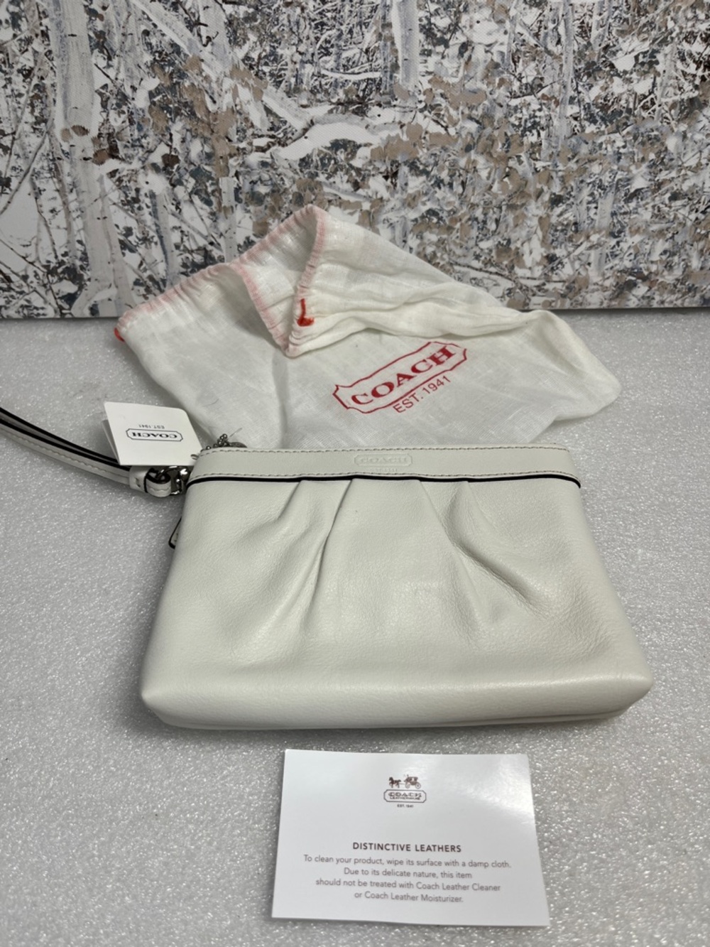 Coach Pleated Wristlet F43431  SV/White NEW w/hangtag & dusty